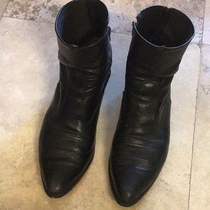Men’s western style low leather boots